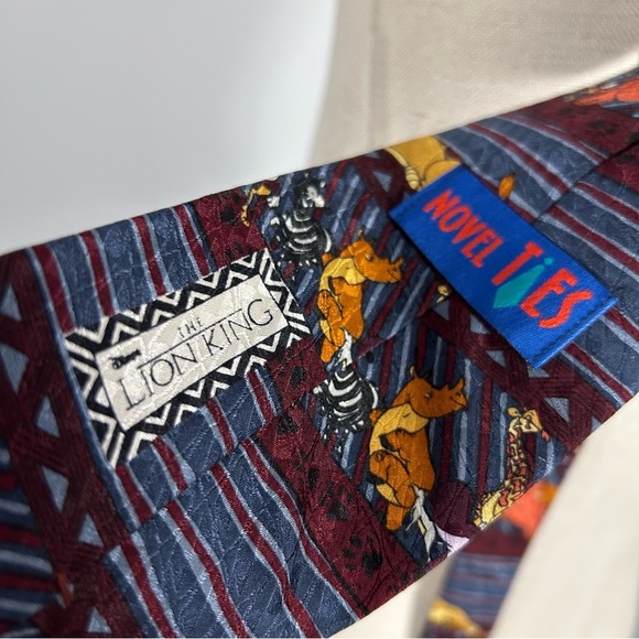 Lion King Tie - Picture 3 of 4
